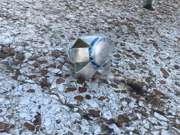 Συνεργεία καθαρίζουν τη Βουλή μετά τα επεισόδια