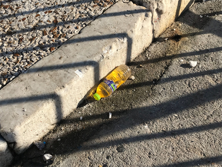 Συνεργεία καθαρίζουν τη Βουλή μετά τα επεισόδια