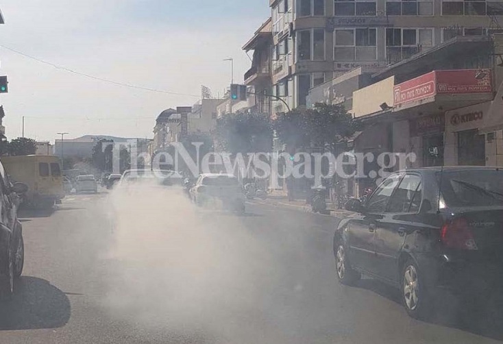 Γέμισε καυσαέριο δρόμος στον Βόλο