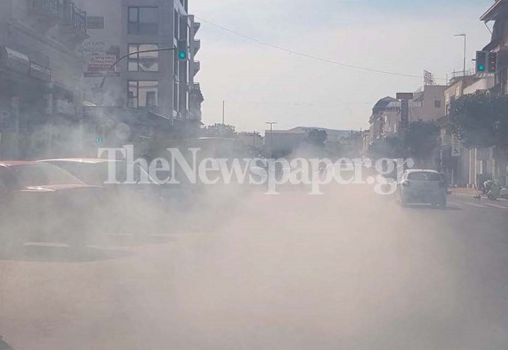 Γεμάτος καυσαέριο κεντρικός δρόμος στον Βόλο