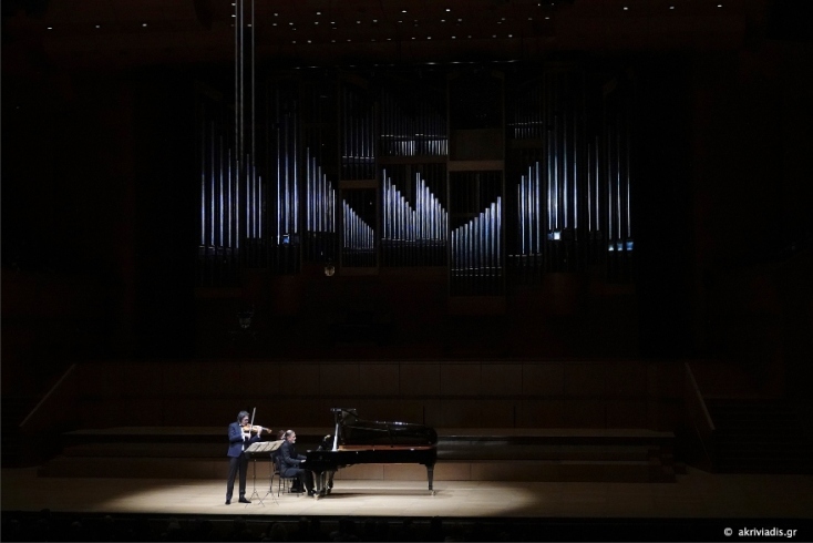 Από το ρεσιτάλ του Λεωνίκα Καβάκο με τον πιανίστα Ενρίκο Πάτσε στο Μέγαρο, τον Φεβ. του 2022, παραγωγή του Συλλόγου Φίλων της Μουσικής