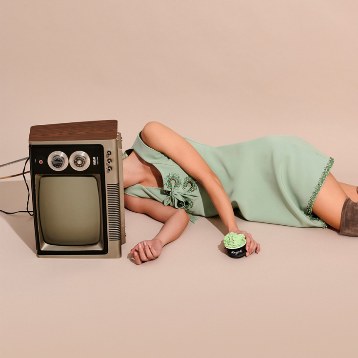 H ελληνική εταιρεία παγωτού Kayak  μας μεταφέρει στον κόσμο του παγωτού της με ένα σουρεαλιστικό video.