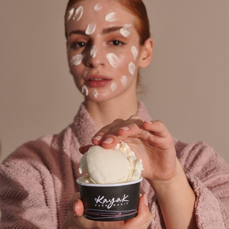 H ελληνική εταιρεία παγωτού Kayak  μας μεταφέρει στον κόσμο του παγωτού της με ένα σουρεαλιστικό video.