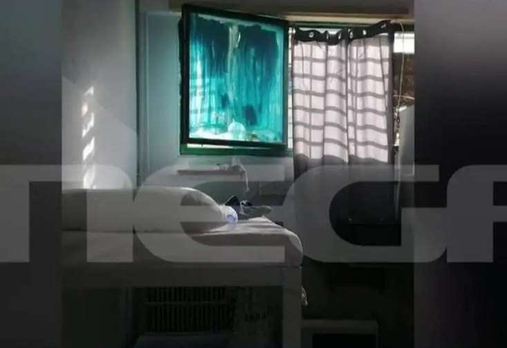 Το κελί του δολοφόνου της Καρολάιν, Μπάμπη Αναγνωστόπουλου 