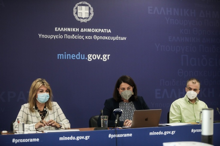 Στιγμιότυπο από τη συνέντευξη Τύπου για το νέο νομοσχέδιο του Υπ. Παιδείας