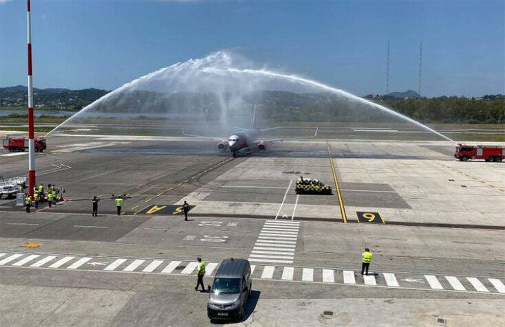 Έφτασαν οι πρώτοι Βρετανοί τουρίστες στην Κέρκυρα - Με πτήση της Jet2 από το Μπέρμιγχαμ της Αγγλίας
