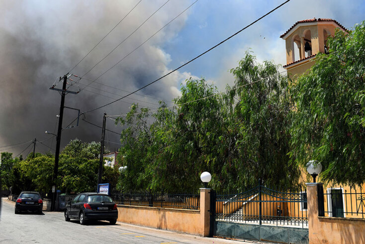 Λόγω της μεγάλης φωτιάς στις Κεχριές Κορινθίας έχουν εκκενωθεί 6 οικισμοί
