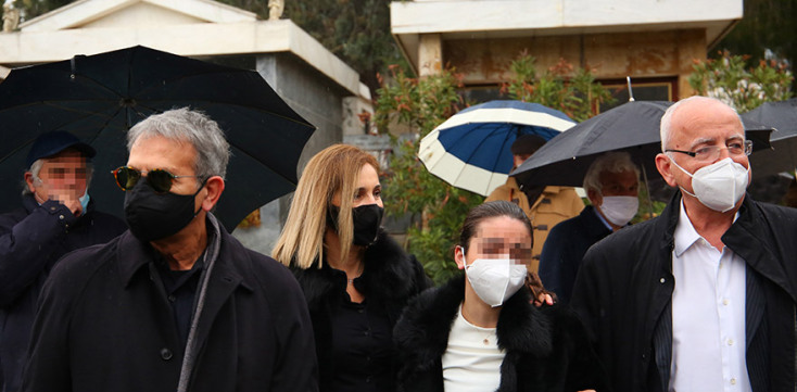 Νεκροταφείο Καισαριανής.Κηδεία Αντώνη Καλογιάννη.Τάσσος Μπούρας-Δέσποινα Καλογιάννη-Ελένη Καλογιάννη 