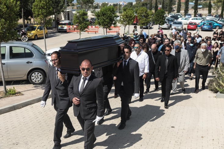 Κηδεία Δάκη: Το φέρετρο του τραγουδιστή