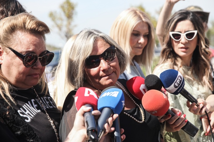 Κηδεία Δάκη: Η Λουκίλα Καρέρ σε δηλώσεις στους δημοσιογράφους
