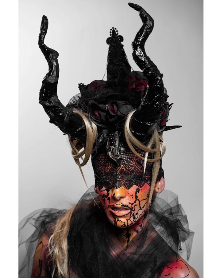 Κίκα Κουπαράνη (make-up), Δέσποινα Κουμαντσιώτη (hair), Αλέξανδρος Φραγκιαδάκης (φωτογραφία)