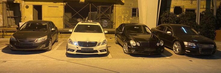 Σπείρα διακινούσε μετανάστες με πολυτελή αυτοκίνητα