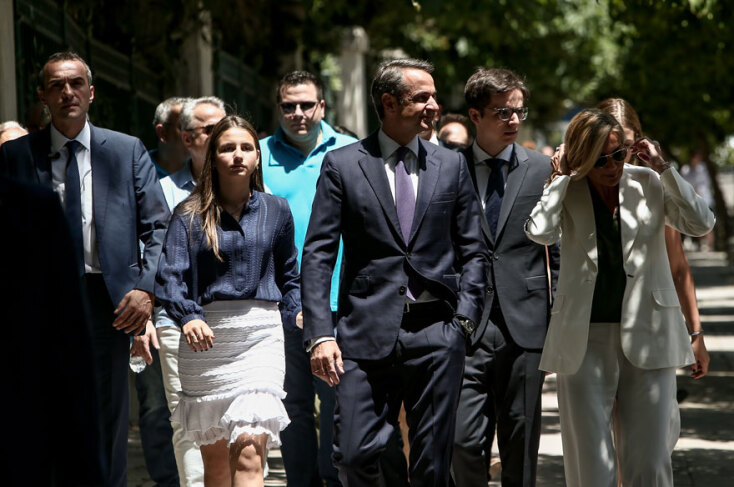 Με την οικογένειά του πήγε στο Προεδρικό Μέγαρο για να ορκιστεί πρωθυπουργός ο Κυριάκος Μητσοτάκης