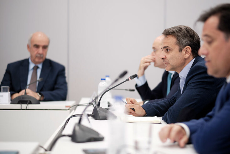 Ο Κυριάκος Μητσοτάκης σε συνεδρίαση με τους τομεάρχες της ΝΔ