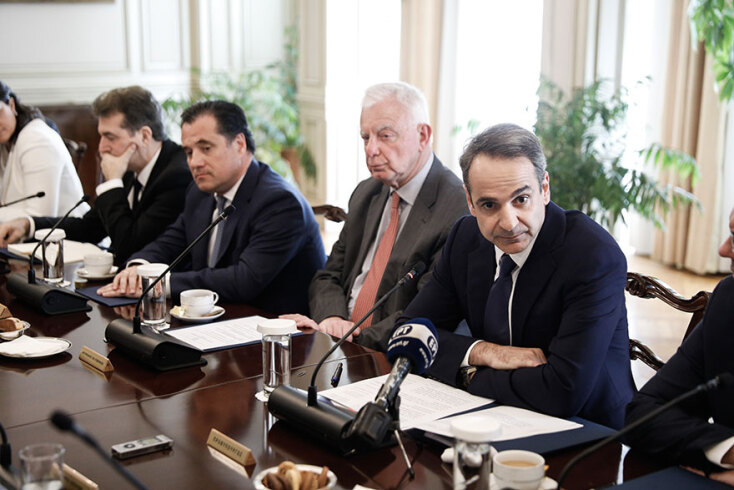 Ο Κυριάκος Μητσοτάκης στο Υπουργικό Συμβούλιο για τον κορωνοϊό