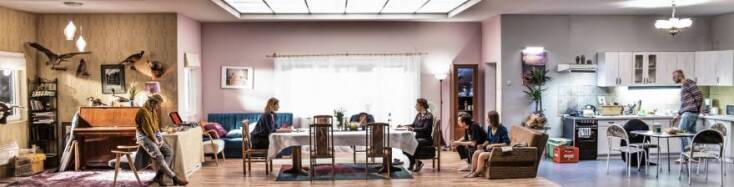 Στιγμιότυπο από τη θεατρική παράσταση «Κομμάτια μιας Γυναίκας»