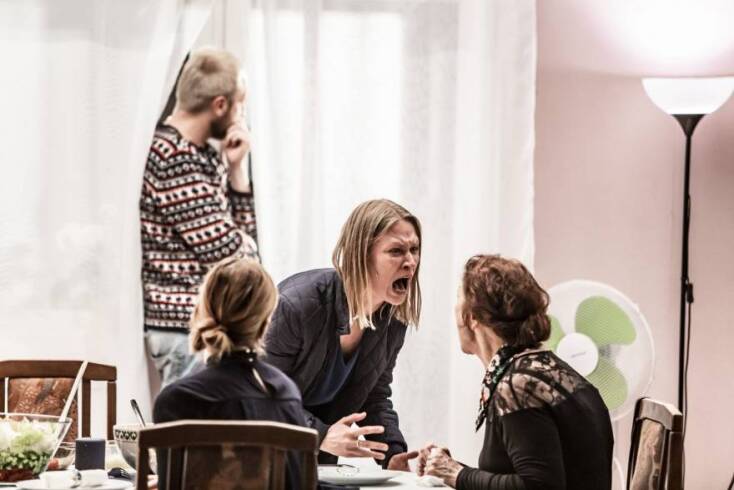 Στιγμιότυπο από τη θεατρική παράσταση «Κομμάτια μιας Γυναίκας»