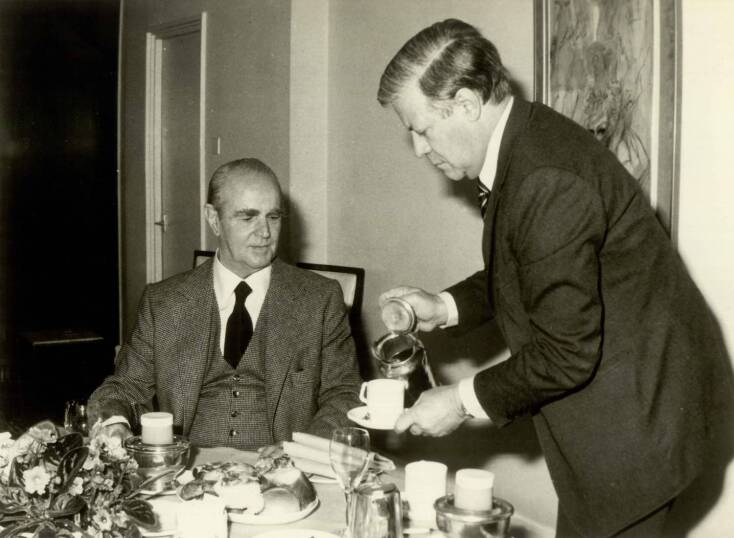 Κωνσταντίνος Καραμανλής, Χέλμουτ Σμιτ (1977)