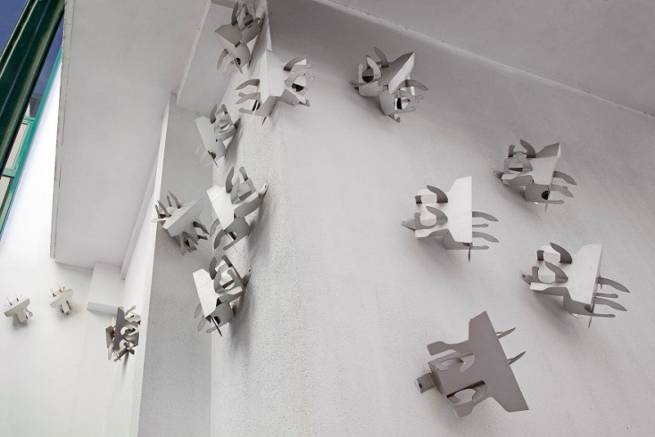 Aliens, 1997, γλυπτική εγκατάσταση  MOMus-Μουσείο Σύγχρονης Τέχνης-Συλλογές Μακεδονικού Μουσείου Σύγχρονης Τέχνης και Κρατικού Μουσείου Σύγχρονης Τέχνης