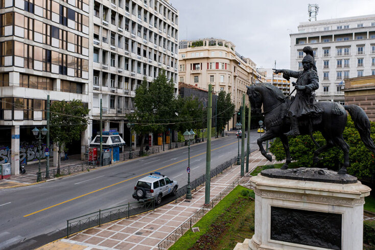 Απαγόρευση κυκλοφορίας λόγω κορωνοϊού: Συνεχή τα μπλόκα της Αστυνομίας για ελέγχους των μετακινήσεων στη Σταδίου