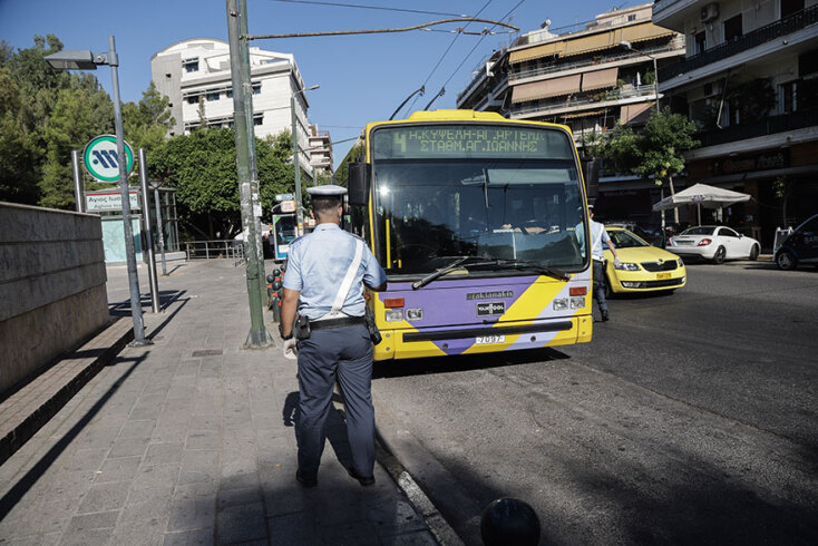 Κορωνοϊός στην Ελλάδα: Εντείνονται οι έλεγχοι για τη χρήση μάσκας σε ΜΜΜ, επιχειρήσεις και μαγαζιά