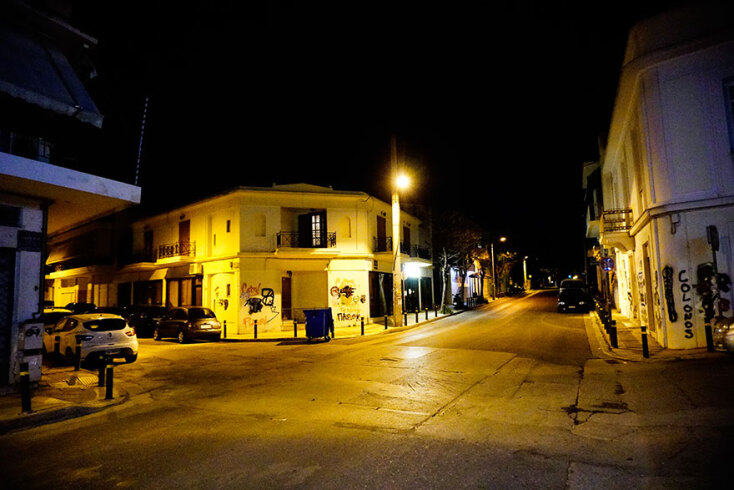 Στον Κολωνό επικρατεί ησυχία καθώς οι οδηγοί μένουν σπίτι λόγω κορωνοϊού