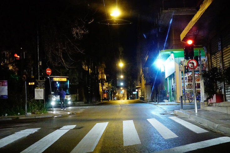 Δεν κυκλοφορεί ψυχή στους δρόμους γύρω από την πλατεία Ομόνοιας - Ο κορωνοϊός κρατά τους οδηγούς στο σπίτι