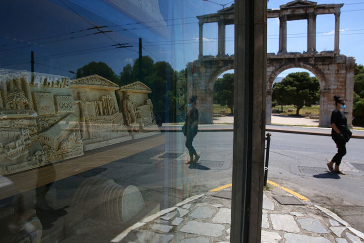 Κορωνοϊός στην Ελλάδα: Σε ισχύ τα έκτακτα περιοριστικά μέτρα μετά την «έκρηξη» νέων κρουσμάτων Covid-19