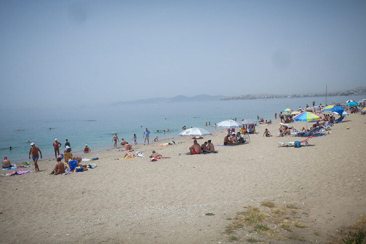 Κορωνοϊός - Άρση μέτρων: Τηρήθηκαν οι αποστάσεις σε παραλίες της Αττικής σήμερα Κυριακή 17 Μαΐου 2020