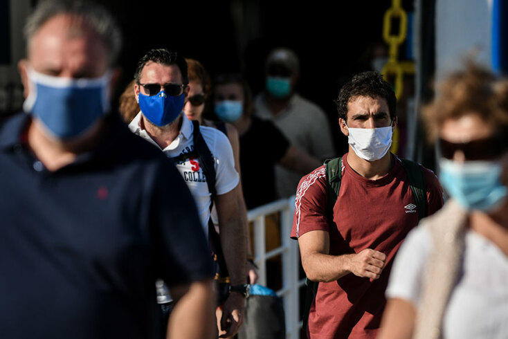 Υποχρεωτική πλέον η μάσκα για τον κορωνοϊό και στους εξωτερικούς χώρους των πλοίων