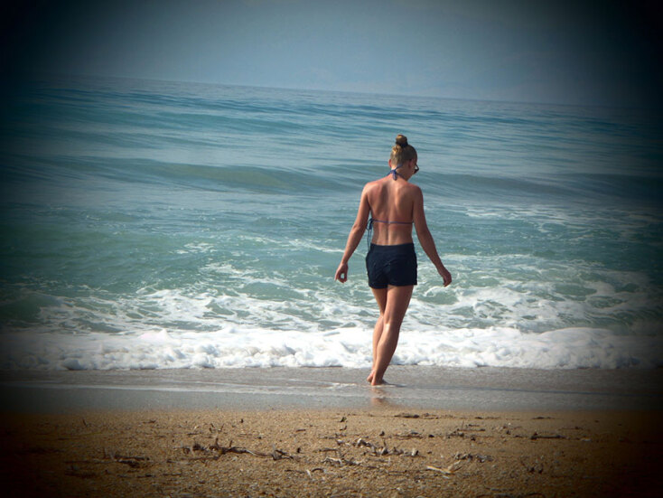 Χωρίς τεστ και καραντίνα οι τουρίστες από το εξωτερικό, σύμφωνα με τα όσα ανακοίνωσε ο Χάρης Θεοχάρης