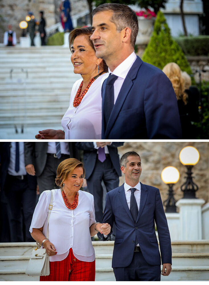 O δήμαρχος Αθηναίων Κώστας Μπακογιάννης με τη μητέρα του, Ντόρα, στη δεξίωση του Προεδρικού για την 46η επέτειο από την αποκατάσταση της Δημοκρατίας