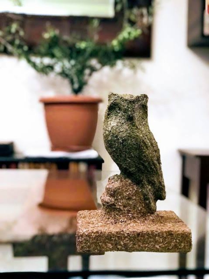 Διακοσμητικό από πάνελ που έχει κατασκευαστεί από φύλλα ελιάς