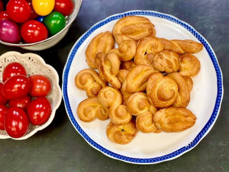 Πασχαλινά κουλουράκια της Αργυρώς Μπαρμπαρίγου