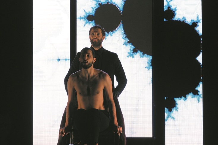 Στιγμίοτυπο από την παράσταση «Κρεουργία»