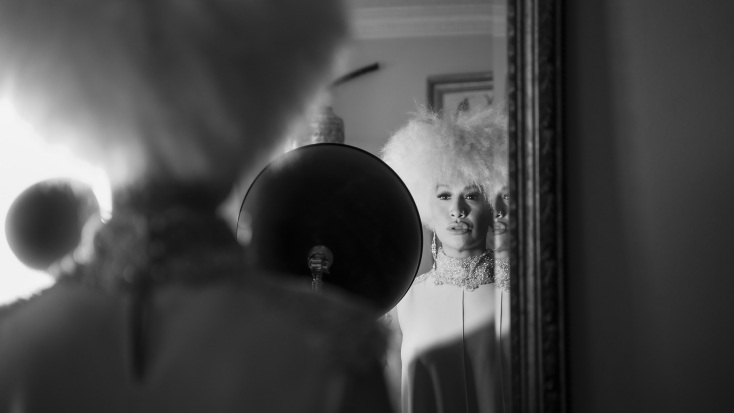 Η τραγουδίστρια Lady Blackbird