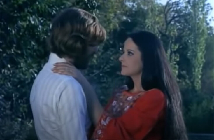 Λάκης Κομνηνός για την Έλενα Ναθαναήλ: «Ήταν ένα πανέμορφο εφηβικό πλάσμα που προκαλούσε τον θαυμασμό» | Σκηνή από την ταινία «Εκείνο το Καλοκαίρι»