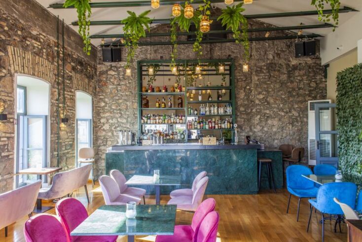 Ο εσωτερικός χώρος του L'Amiral