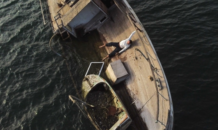 Το "Lemon" επιστρέφει σε ανοιχτά θέατρα και εν πλω 