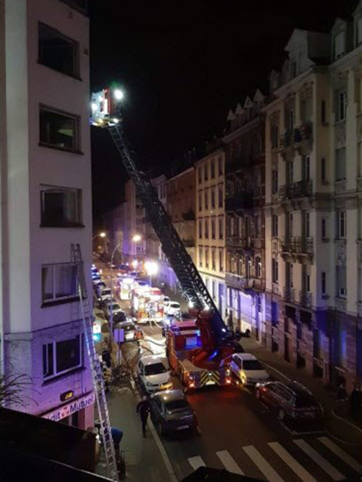 les-sapeurs-pompiers-ont-evacue-plus-d-une-vingtaine-de-personnes-la-cage-d-escalier-etant-totalement-enfumee-quot-j-ai-ete-impressionnee-par-l-organisation-methodique-des-pompiers-et-le-calme-des-habitants-lors-des-.jpg