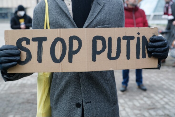 Πολίτες στη Λετονία διαδηλώνουν κατά της ρωσικής εισβολής στην Ουκρανία