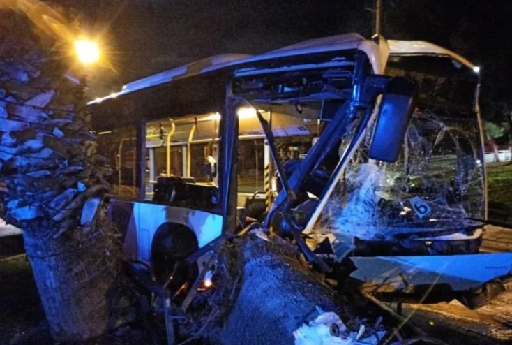 Τροχαίο με λεωφορείο στην παραλιακή