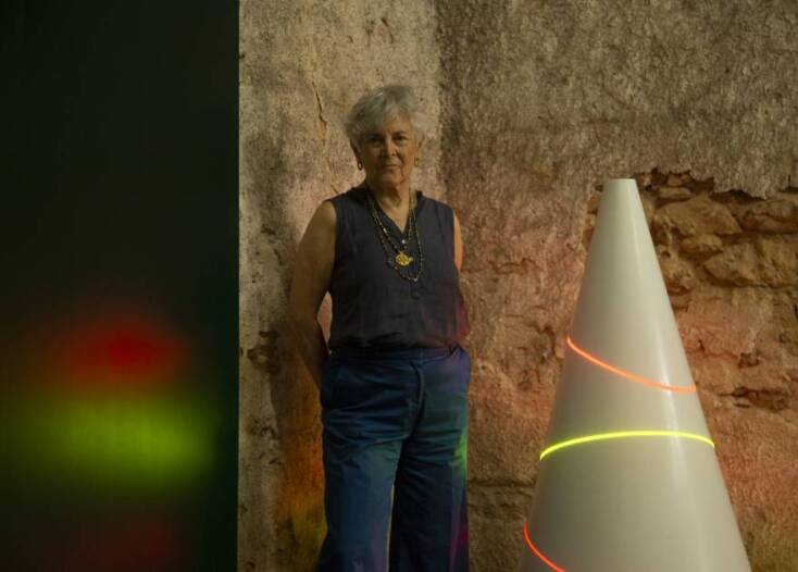 Η Λίλιαν Λιν φωτογραφημένη από τον σύζυγό της Stephen Weiss στη γκαλερί Rodeo στον Πειραιά