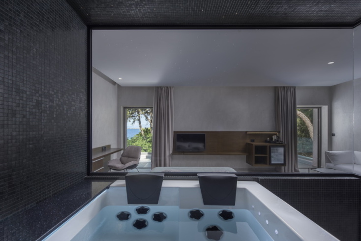 Το spa μέσα στα δωμάτια του LaLiBay Resort &amp; Spa.  