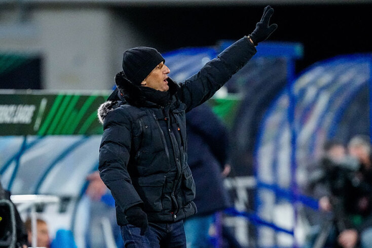 O Ραζβάν Λουτσέσκου, προπονητής του ΠΑΟΚ, δεν σταματούσε να δίνει οδηγίες στο δεύτερο παιχνίδι με τη Γάνδη