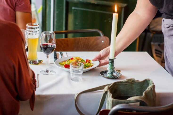 Η Μανίνα Ζουμπουλάκη γράφει για τα εστιατόρια που μας έχουν λείψει στην καραντίνα