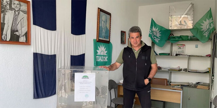 Ο Ανδρέας Λοβέρδος στα γραφεία του ΠΑΣΟΚ στις φιλιάτες Θεσπρωτίας