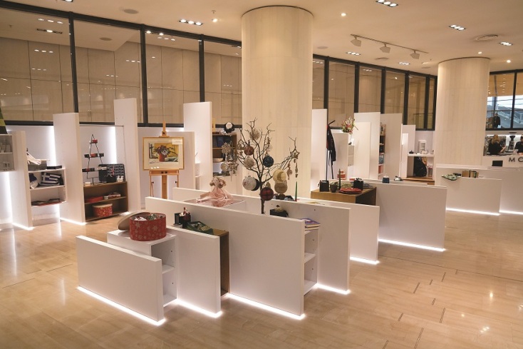 Ο εσωτερικός χώρος του «M SHOP M CAFÉ»