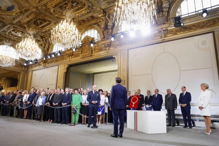 GONZALO FUENTES / POOL	