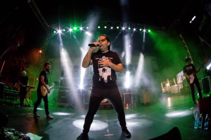 Ο τραγουδιστής των Magic De Spell, Γιώργος Λαγγουρέτος 